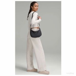 NEW Lululemon Adjustable Mini Shoulder Bag 3L
Black